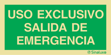 Señal de evacuación para apertura de puertas con el texto USO EXCLUSIVO DE SALIDA DE EMERGENCIA