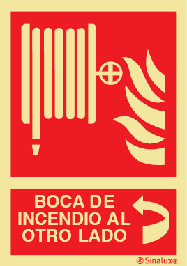 Señal de equipo de lucha contra incendio con el pictograma de boca de incendio equipada y texto BOCA DE INCENDIO AL OUTRO LADO