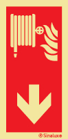Señal de equipo de lucha contra incendio con el pictograma de boca de incendio equipada y flecha vertical hacia bajo