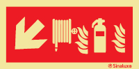 Señal de equipo de lucha contra incendio con el pictograma de extintor y boca de incendio equipada y flecha diagonal hacia bajo a la izquierda