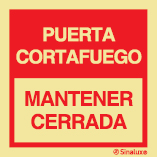 Señal de equipo de lucha contra incendio con el texto PUERTA CORTAGUEGO MANTENER CERRADA