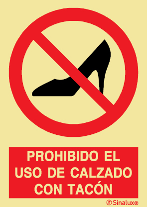 Señal de prohibición con el pictograma y texto de prohibido el uso de calzado con tacón