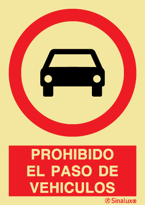 Señal de prohibición con el pictograma y texto de prohibido el paso de vehículos
