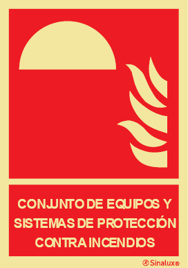Señal de equipo de lucha contra incendio con el pictograma y texto de equipo y conjunto de lucha contra incendio