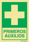 Señal de equipos de emergencia con el pictograma de PRIMEROS AUXILIOS y texto