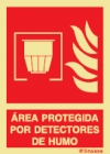 Señal de equipo de lucha contra incendio con el pictograma de rociador y texto AREA PROTEGIDS POR DETECTORES DE HUMO