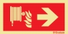 Señal de equipo de lucha contra incendio con el pictograma de boca de incendio equipada y flecha horizontal a la derecha