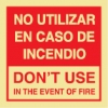 Señal de equipo de lucha contra incendio con el texto en dos lenguas NO UTILIZAR EN CASO DE INCENDIO DON`T USE IN THE EVENT OF FIRE