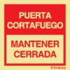 Señal de equipo de lucha contra incendio con el texto PUERTA CORTAGUEGO MANTENER CERRADA