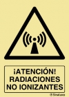 Señal de peligro con el pictograma y texto de radiaciones no ionizantes