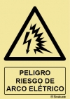 Señal de peligro con el pictograma y texto de riesgo de arco eléctrico