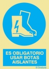 Señal de obligación con el pictograma y texto de obligatorio el uso de botas aislantes