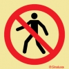 Señal de prohibición con el pictograma de prohibido el paso de personas no autorizadas