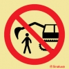 Señal de prohibición con el pictograma de prohibido permanecer cerca de la excavadora