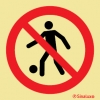 Señal de prohibición con el pictograma de prohibido jugar con el balón