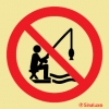 Señal de prohibición con el pictograma de prohibido pescar