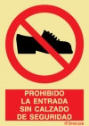 Señal de prohibición con el pictograma y texto de prohibido la entrada sin calzado de seguridad