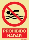 Señal de prohibición con el pictograma y texto de prohibido nadar