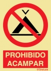 Señal de prohibición con el pictograma y texto de prohibido acampar