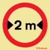 Señal de prohibición con el pictograma de circulación prohibida a vehículos con una anchura superior a 2m