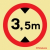 Señal de prohibición con el pictograma de circulación prohibida a vehículos con una altura superior a 3,5m