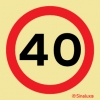 Señal de prohibición con el pictograma de circulación prohibida al limite de velocidad indicada