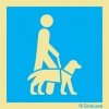 Señal informativa con el pictograma de atención prioritaria para personas con perros guía