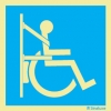 Señal informativa con el pictograma de cinturón de seguridad para personas con discapacidad motora