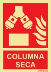 Señal de equipo de lucha contra incendio con el pictograma y texto de columna seca