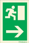 Señal reflectoluminiscente de evacuación con el pictograma de sentido de evacuación con flecha horizontal a la derecha