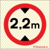 Señal reflectoluminiscente para aparcamientos con el pictograma de circulación prohibida a vehículos con una altura superior a 2,2m