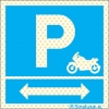 Señal reflectoluminiscente para aparcamientos con el pictograma de parking para motos y flecha a la izquierda y derecha