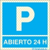 Señal reflectoluminiscente para aparcamientos con el pictograma de parking y el texto ABIERTO 24H