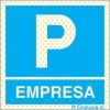 Señal reflectoluminiscente para aparcamientos con el pictograma de parking y el texto EMPRESA
