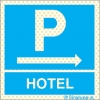 Señal reflectoluminiscente para aparcamientos con el pictograma de parking y el texto HOTEL y flecha a la derecha
