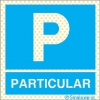 Señal reflectoluminiscente para aparcamientos con el pictograma de parking y el texto PARTICULAR