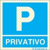 Señal reflectoluminiscente para aparcamientos con el pictograma de parking y el texto PRIVATIVO